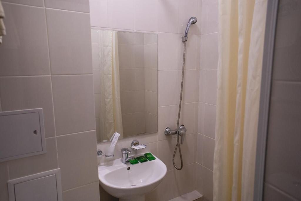 Двухместный (Двухместный номер с 2 отдельными кроватями и ванной комнатой) гостиницы InCity, Владивосток