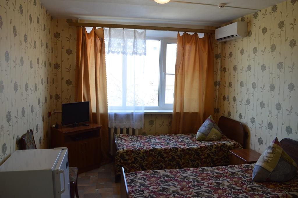 Двухместный (Двухместный номер с 2 отдельными кроватями и душем) гостиницы Дружба, Миллерово