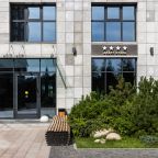 Своя ухоженная территория, Апарт-отель Docklands aparthotel