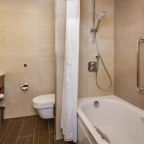 Ванная комната в номере отеля Hilton Garden Inn Novorossiysk, Новороссийск