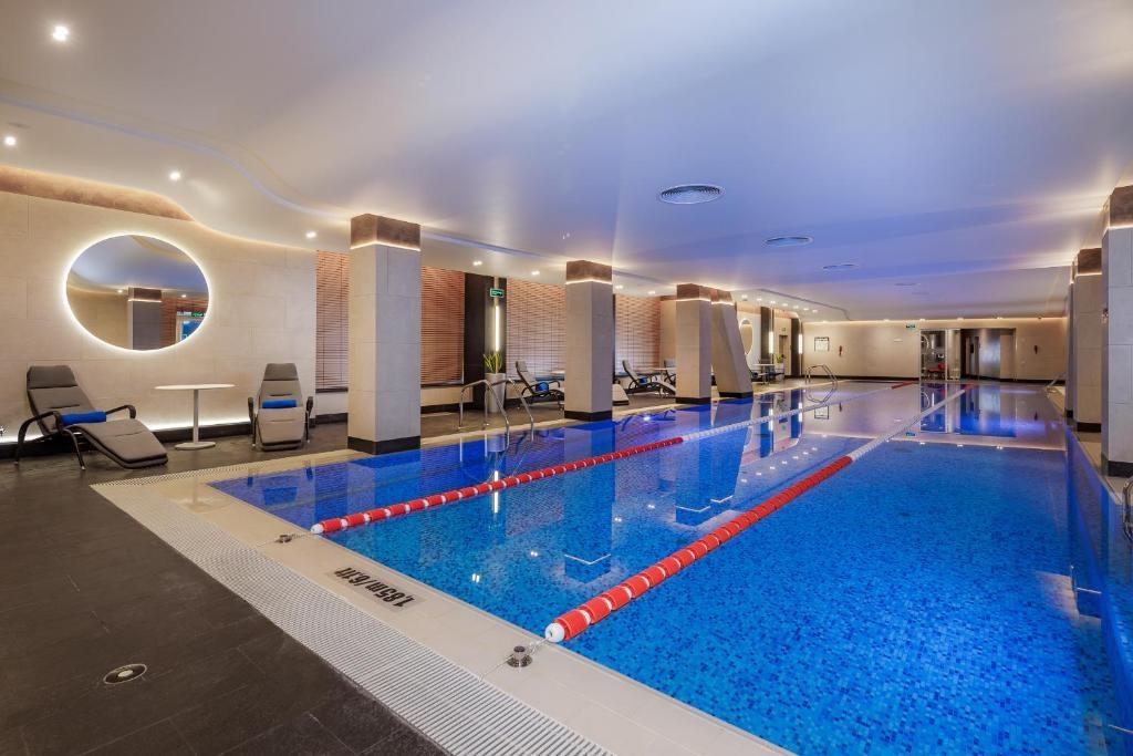 Крытый плавательный бассейн, Отель Hilton Garden Inn Novorossiysk