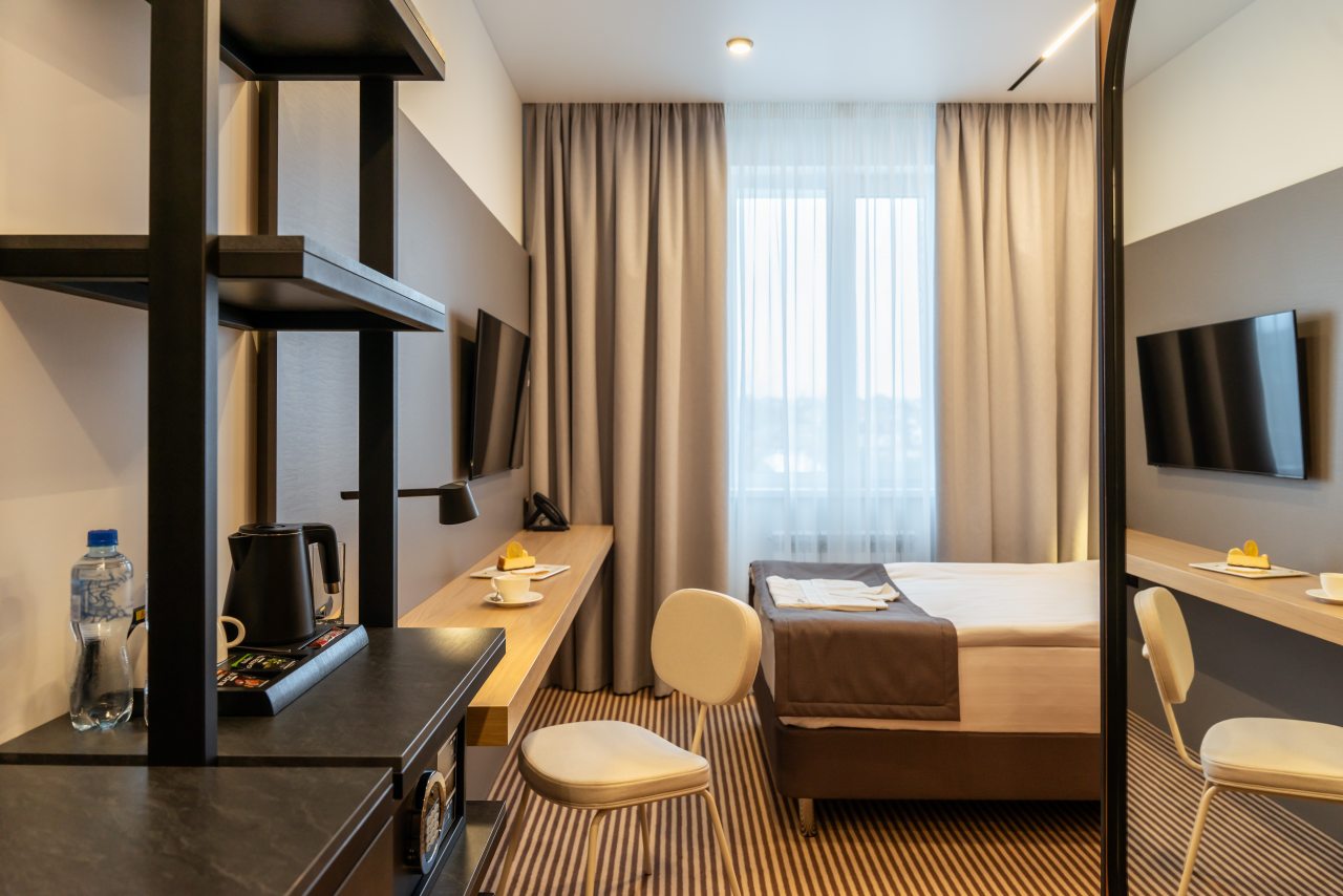 Полулюкс, Гостиница BISHOTEL