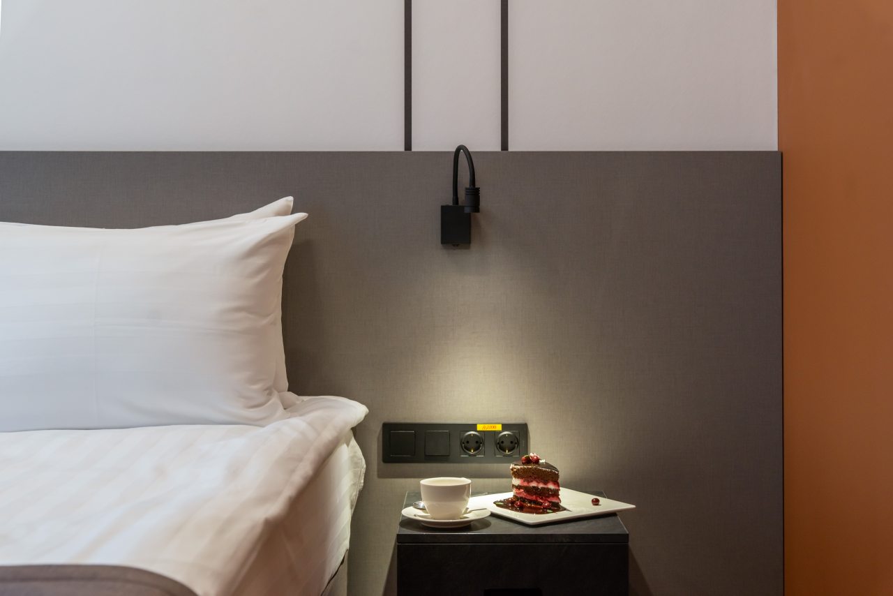 Полулюкс, Гостиница BISHOTEL