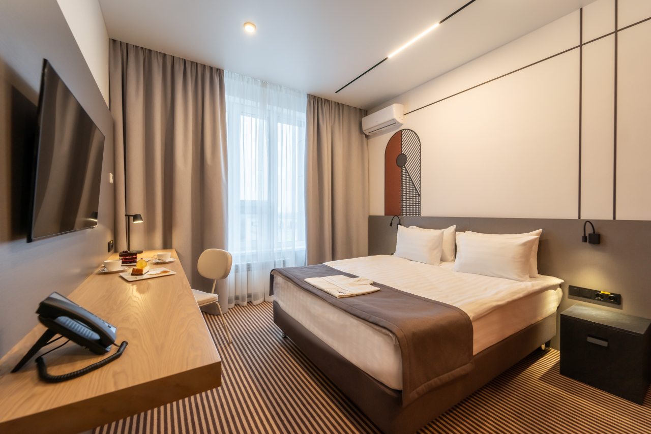 Полулюкс, Гостиница BISHOTEL