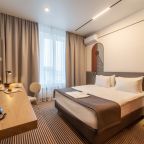 Полулюкс, Гостиница BISHOTEL