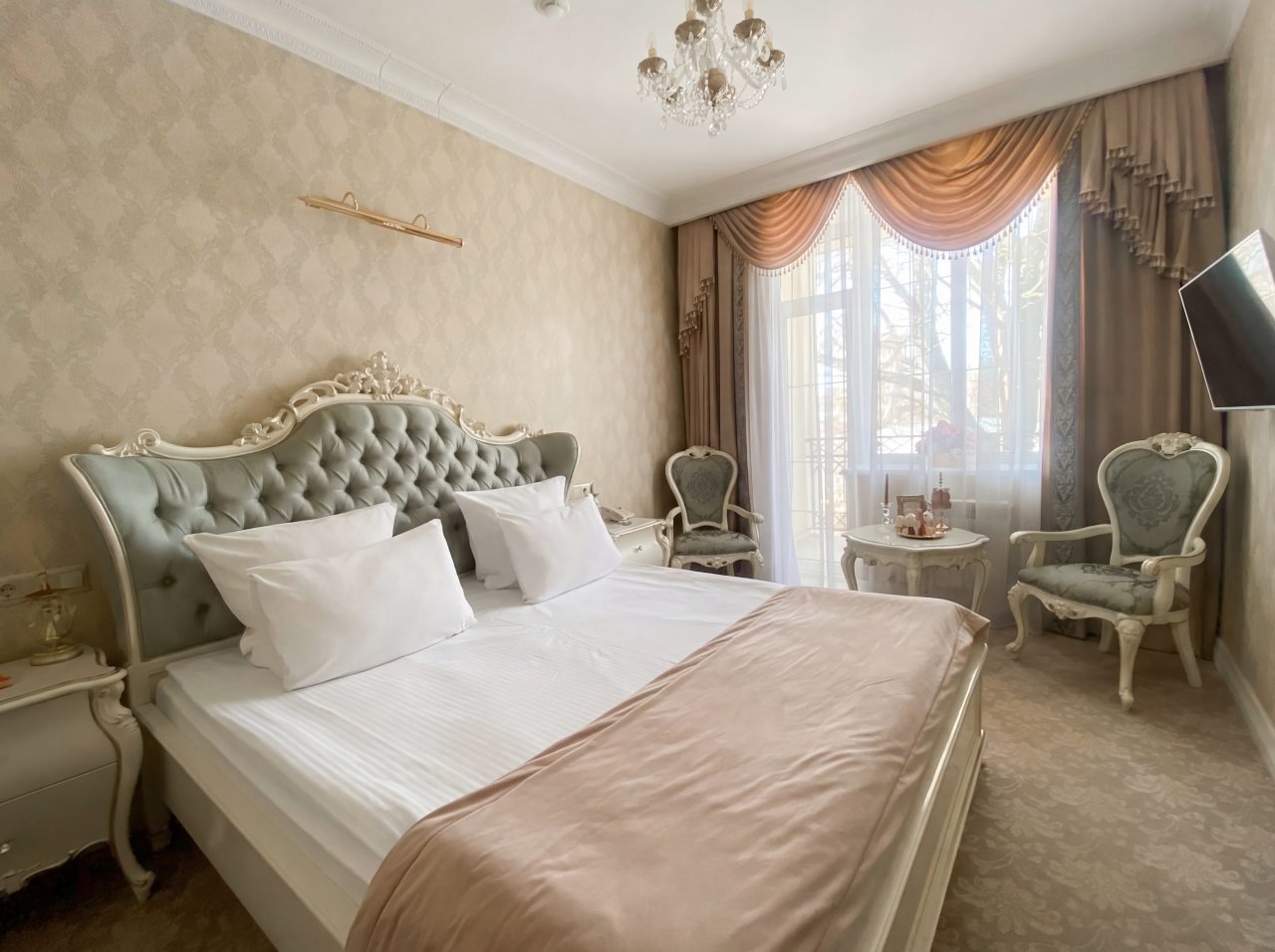 Люкс, Отель Екатерина