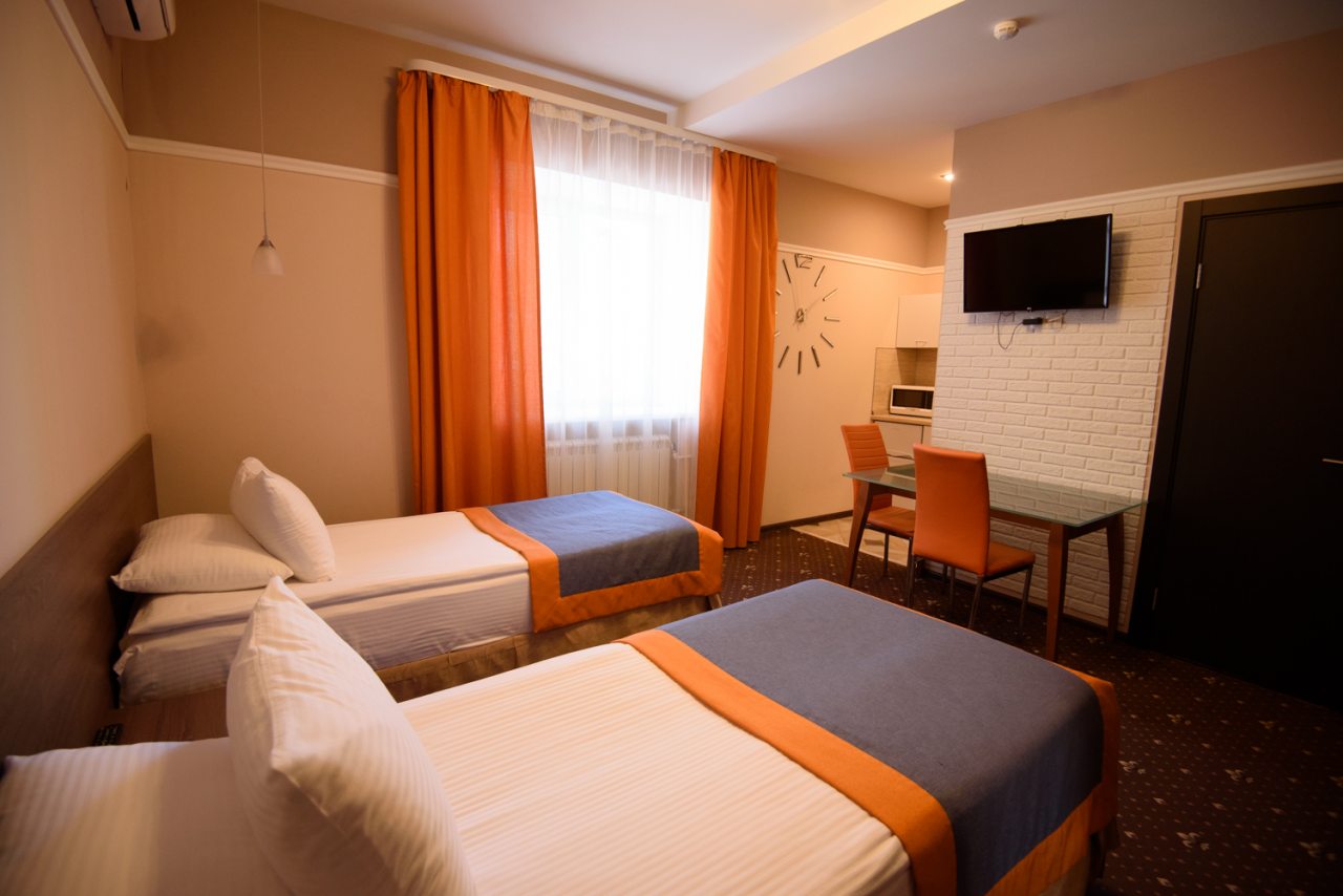 Двухместный (Улучшенный номер с кухней и 2 отдельными кроватями) отеля Time hotel, Тюмень