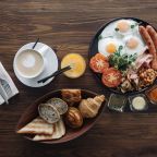 Доставка еды и напитков в номер, Отель Lahta Plaza