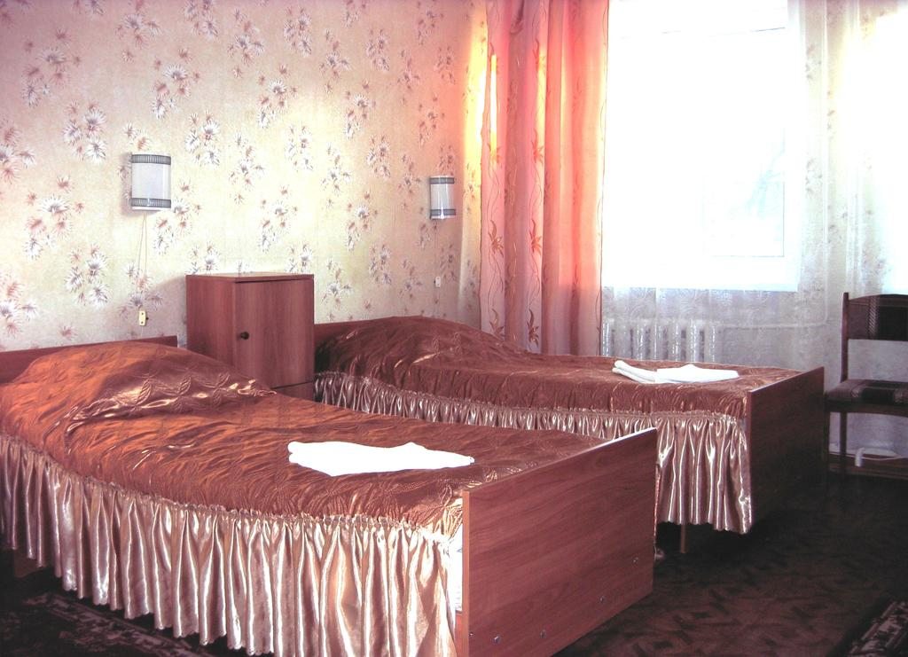 Трехместный (Трехместный номер (частичные удобства)) гостиницы Юность, Тула