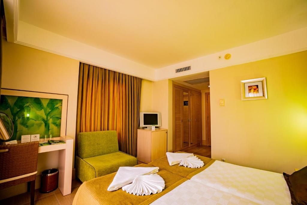 Двухместный (Бюджетный двухместный номер с 1 кроватью) курортного отеля Ambassador Plaza, Кемер