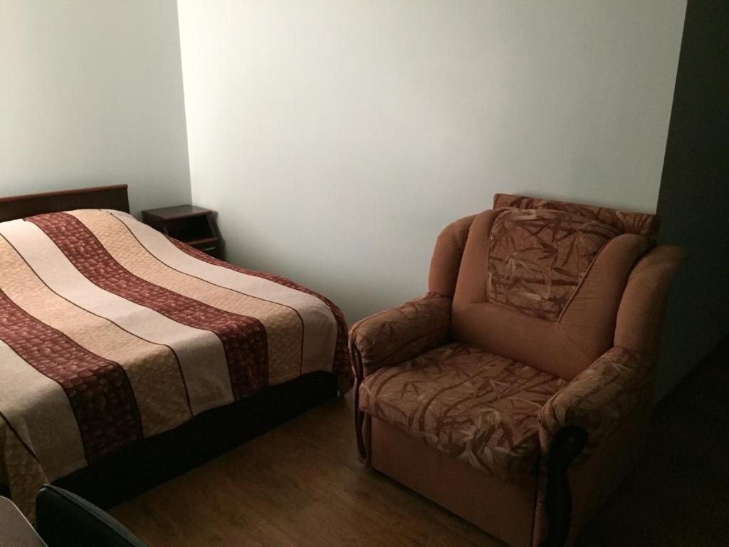 Двухместный (Двухместный номер с 1 двуспальной кроватью и дополнительной кроватью) отеля Антей, Белая Калитва
