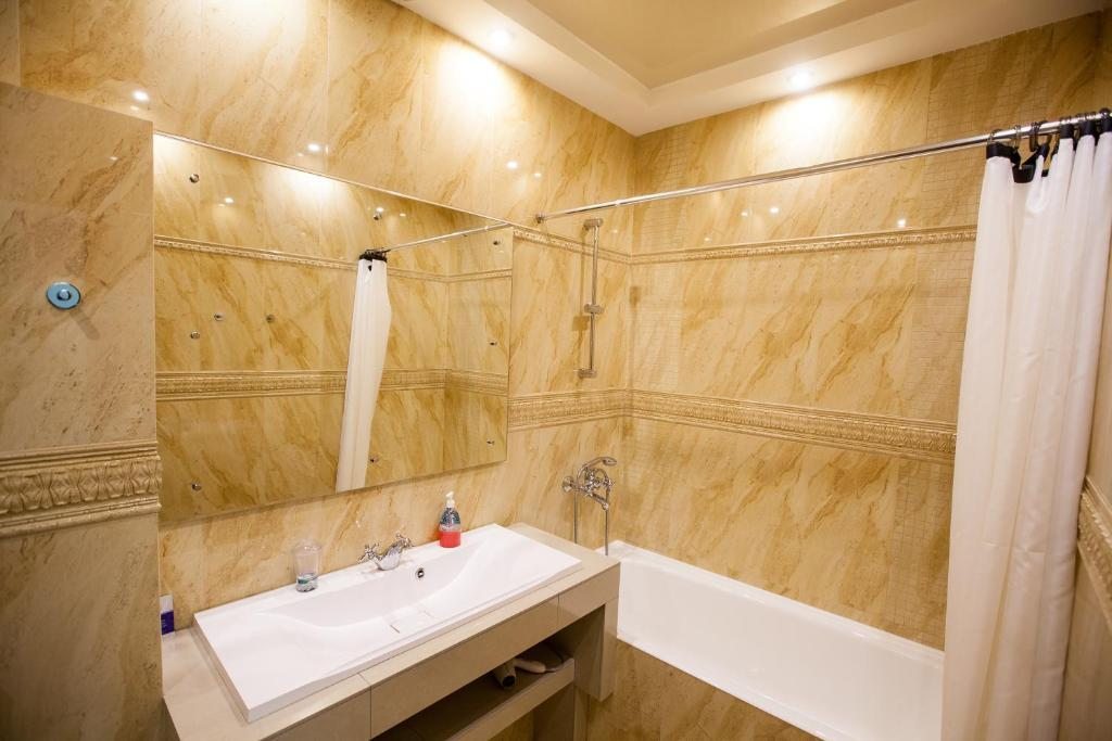 Двухместный (Двухместный номер с 1 кроватью и собственной ванной комнатой, без окна) отеля Онегин, Санкт-Петербург