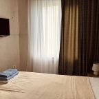 Уютныe номepа c удобствами и кондициoнepaми. 150м до моря)