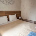 Уютныe номepа c удобствами и кондициoнepaми. 150м до моря)