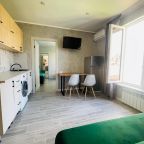 Уютныe номepа c удобствами и кондициoнepaми. 150м до моря)