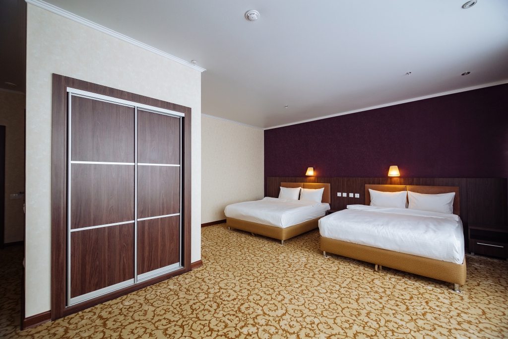 Двухместный (Улучшенный с 2 раздельными кроватями) отеля Ural Tau R, Нефтекамск