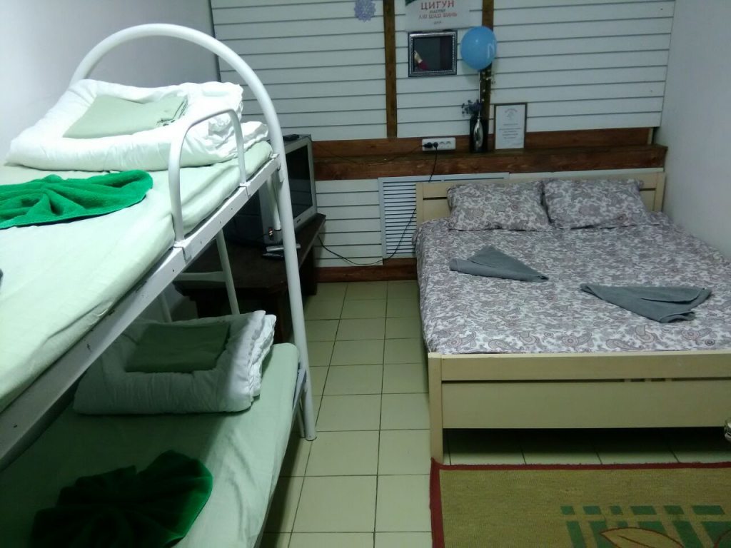 Семейный (С двуспальной и 2-ярусной кроватью № 1) гостиницы-хостела Меридиан, Пермь