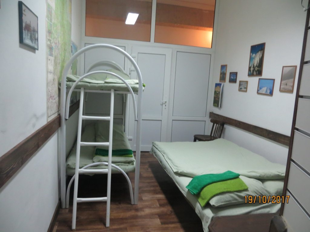 Семейный (С диваном и двухъярусной кроватью № 6) гостиницы-хостела Меридиан, Пермь