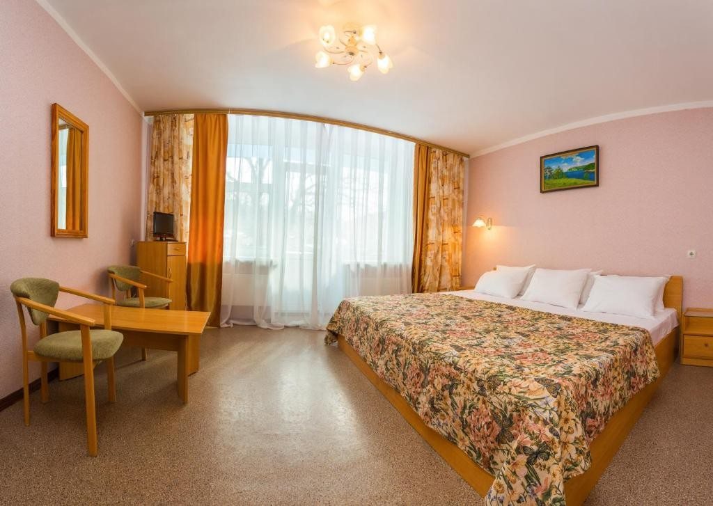 Двухместный (Двухместный номер Делюкс с 2 отдельными кроватями) отеля Усинская, Ореховка