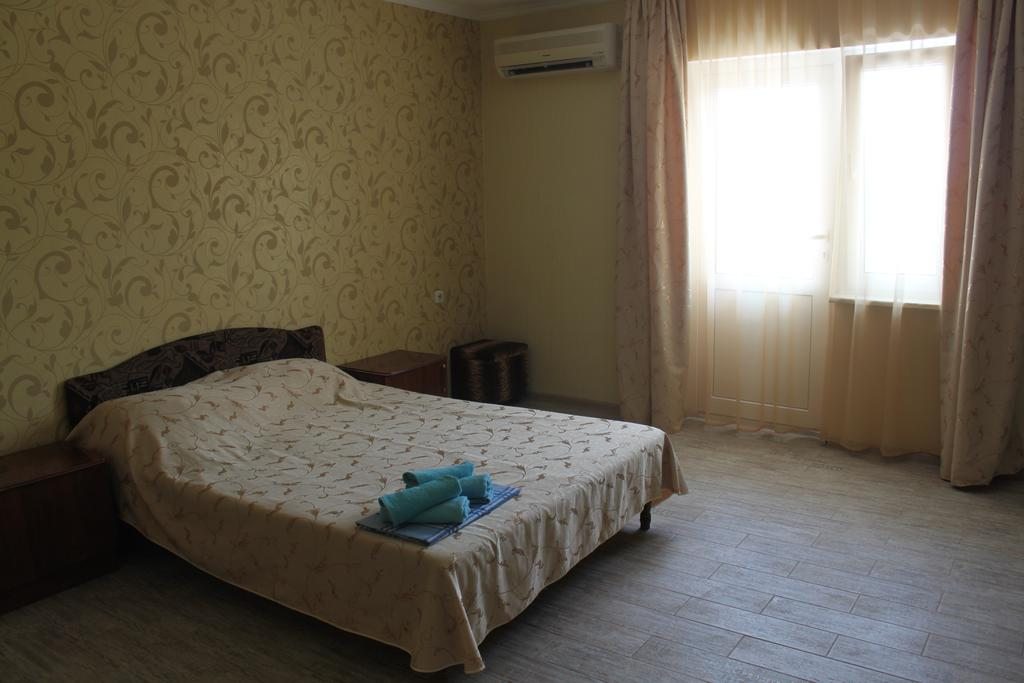Двухместный (Двухместный номер с 1 кроватью или 2 отдельными кроватями и балконом) отеля Экватор, Лермонтово