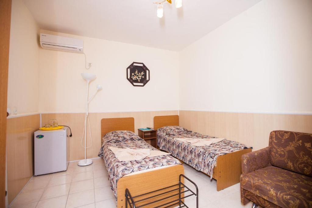 Двухместный (Стандартный двухместный номер с 1 кроватью или 2 отдельными кроватями и балконом) гостевого дома Kiriakiia, Кабардинка