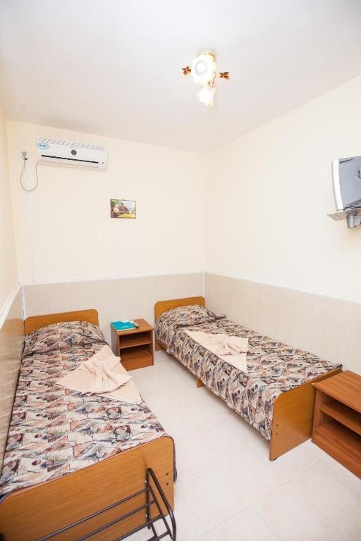Двухместный (Двухместный номер эконом-класса с 2 отдельными кроватями) гостевого дома Kiriakiia, Кабардинка
