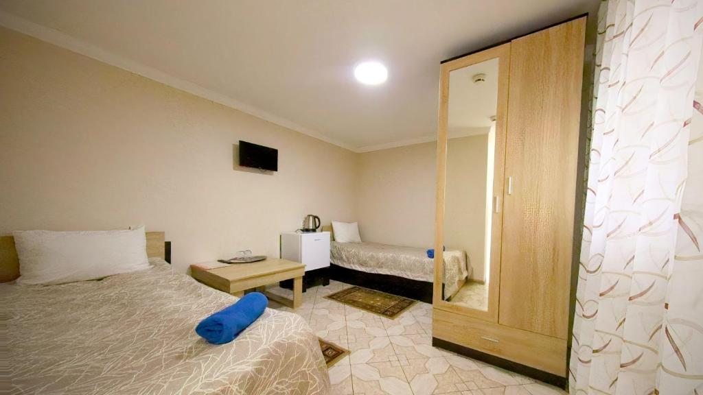 Двухместный (Бюджетный двухместный номер с 2 отдельными кроватями) отеля Корал Фэмили, Мостовской