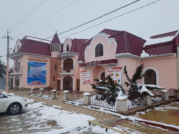 Корал Фэмили, Мостовской