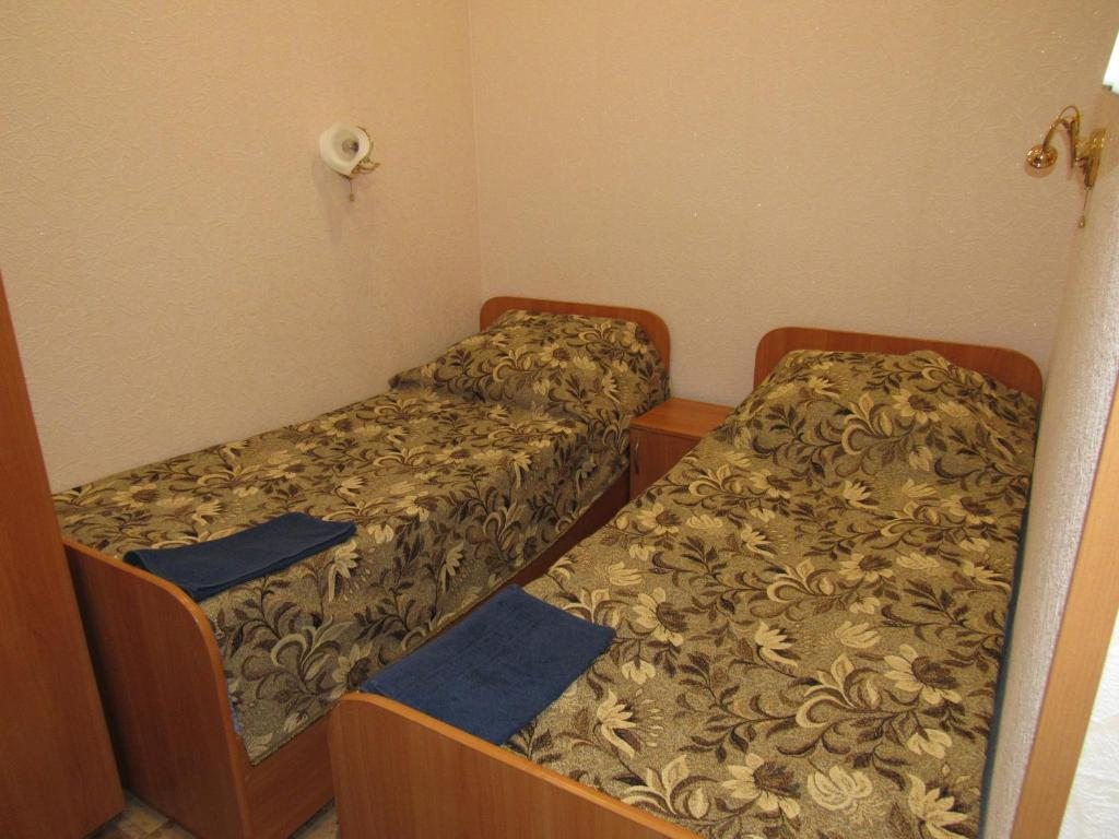 Двухместный (Двухместный номер с 2 отдельными кроватями и ванной комнатой) хостела Волжские просторы, Тутаев