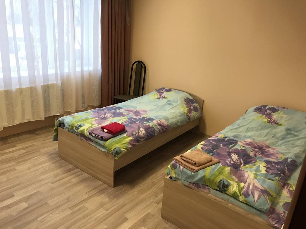 Номер (Односпальная кровать в общем номере) гостевого дома На Дзержинского, Боровичи, Новгородская область