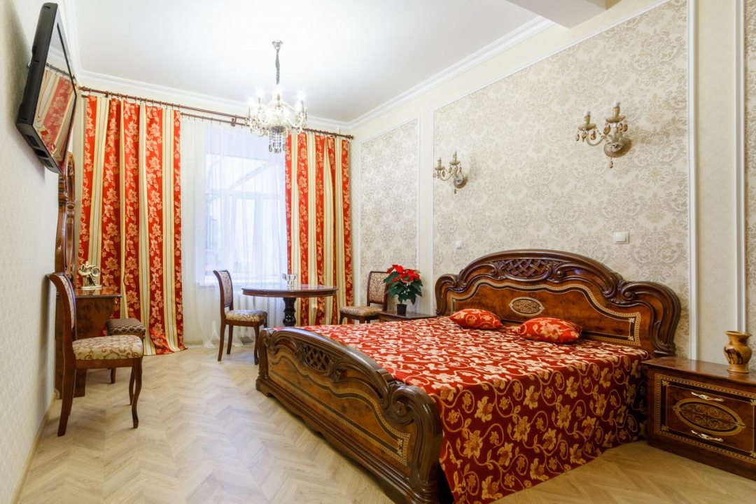 Двухместный (Улучшенный двухместный номер с 1 кроватью) мини-отеля Бенефис, Санкт-Петербург