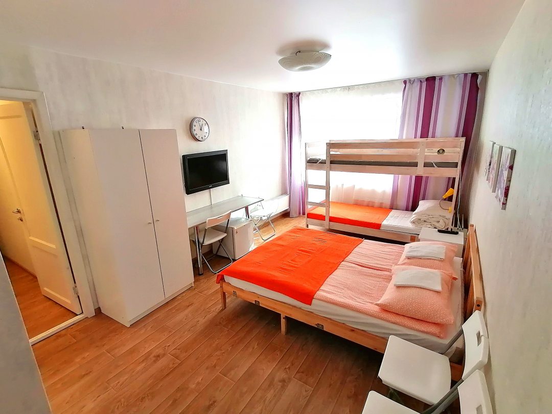 Семейный (3, четырехместный номер, душ и туалет в номере), Мини-отель Апельсин на пр. Победы