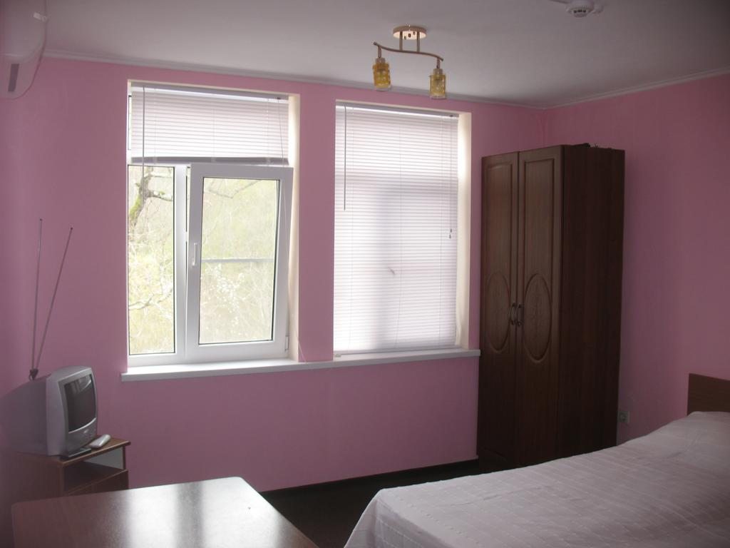 Двухместный (Двухместный номер с 1 кроватью или 2 отдельными кроватями и собственной ванной комнатой) отеля Бриз, Бухта Инал