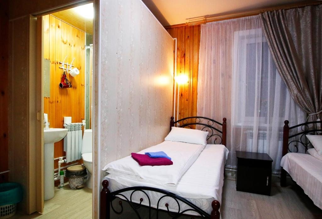 Двухместный (Двухместный номер с 2 отдельными кроватями и собственной ванной комнатой) отеля Star of Baikal, Хужир