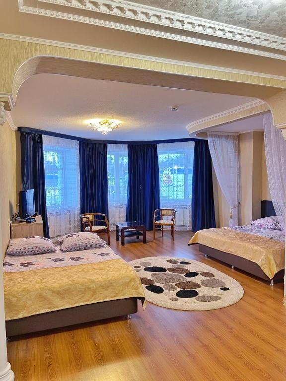 Четырехместный (Улучшенный четырехместный номер) отеля Auto Camping Relax, Нефтеюганск