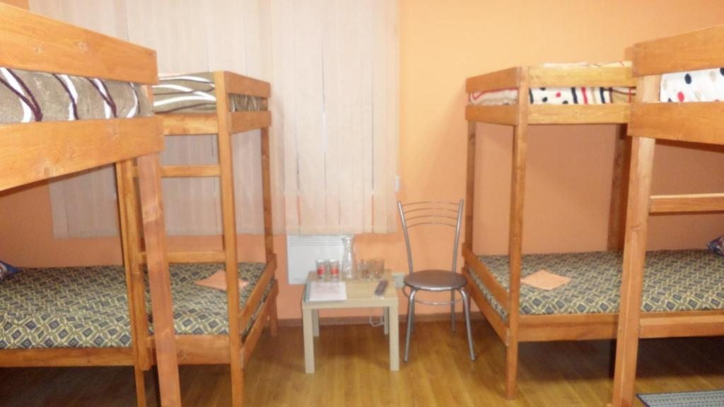 Номер (Спальное место на двухъярусной кровати в общем номере для мужчин и женщин) отеля Вокзал для двоих, Кандалакша