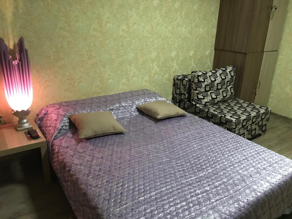 Двухместный (Семейный номер с двуспальной кроватью и дополнительной кроватью №5) хостела Арена, Екатеринбург