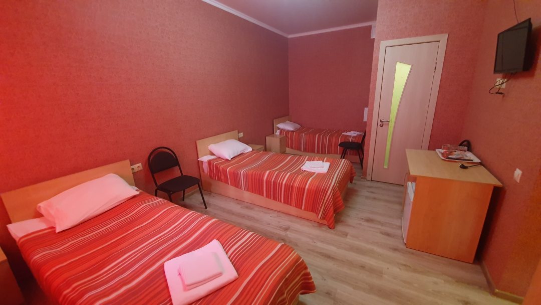 Трёхместный и более (Трехместный номер с тремя отдельными кроватями) гостиницы Meliza Hotel, Краснодар