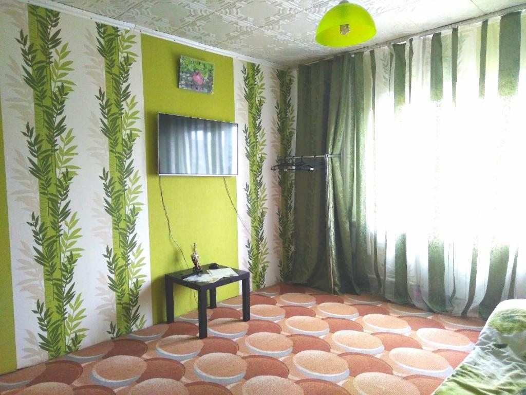 Двухместный (Улучшенный двухместный номер с 1 кроватью) хостела Абажур, Белокуриха