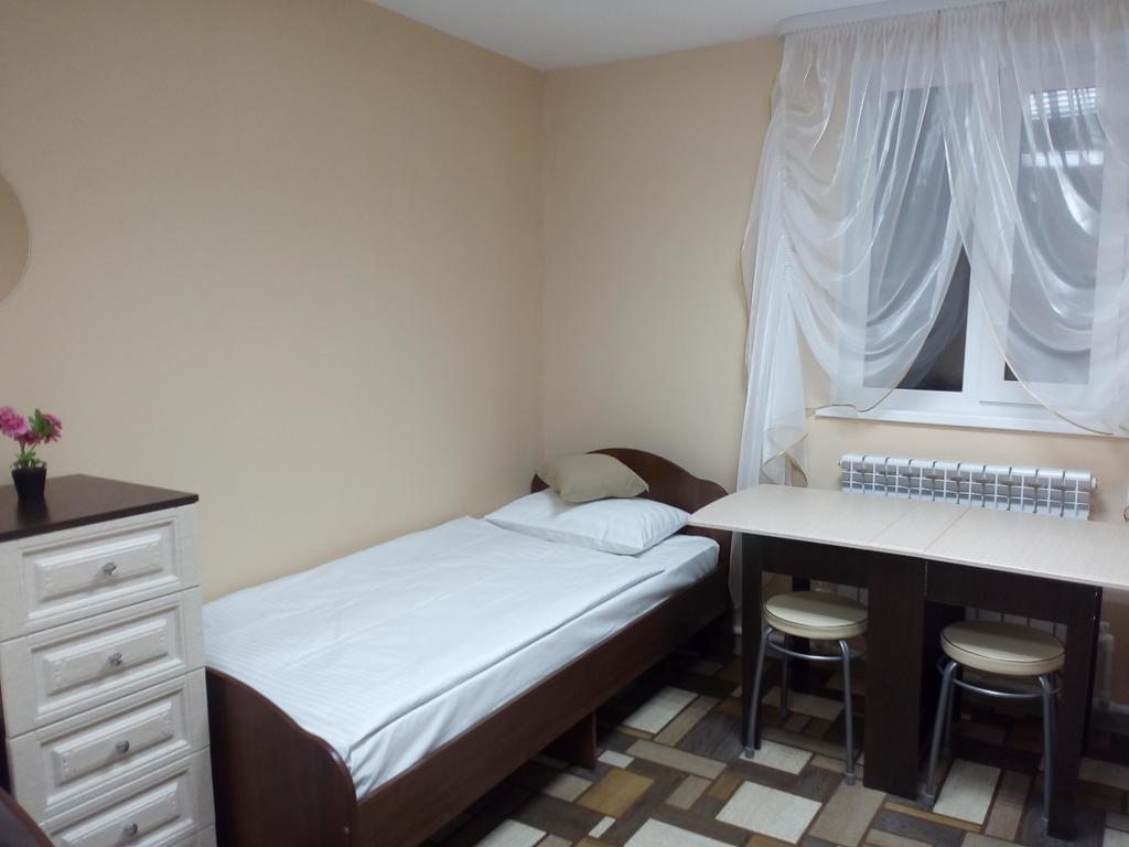 Номер (Односпальная кровать в общем номере) гостиницы Дилижанс, Тобольск