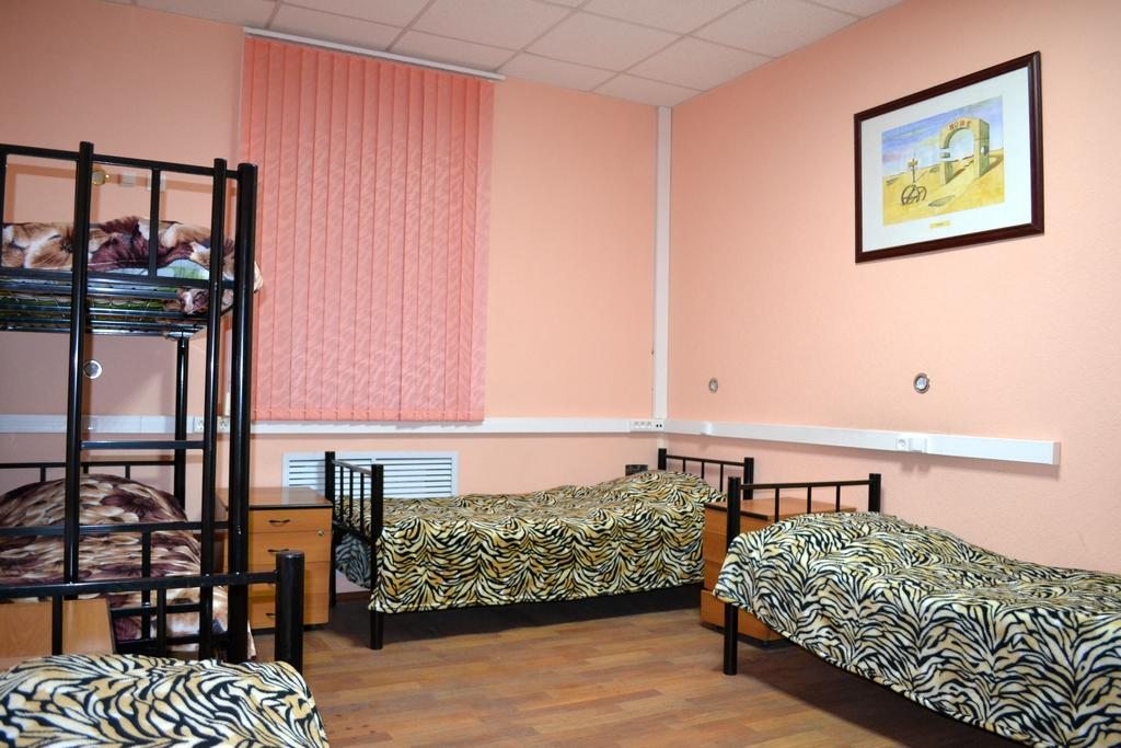Пятиместный Женский (Односпальная кровать в женском общем номере) хостела Краб, Мурманск