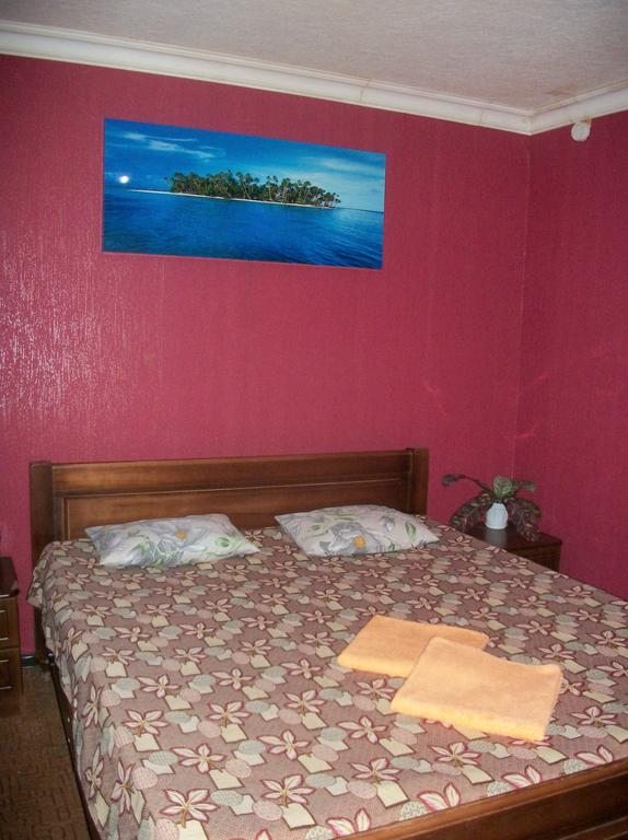 Двухместный (Двухместный номер с 1 двуспальной кроватью и дополнительной кроватью) мини-отеля Маями, Армавир