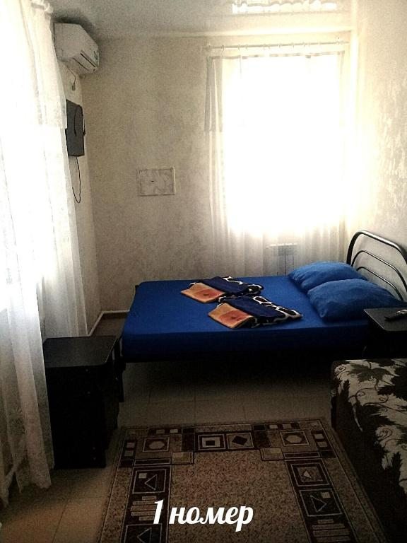 Двухместный (Двухместный номер с 1 двуспальной кроватью и дополнительной кроватью) гостевого дома Жанна, Архипо-Осиповка