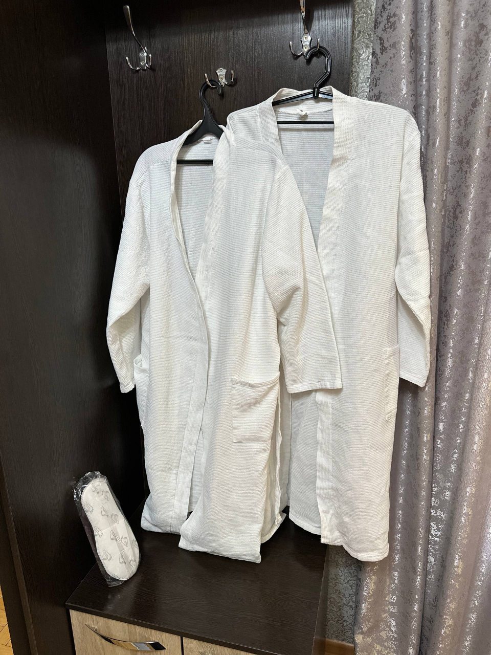 халаты и тапочки