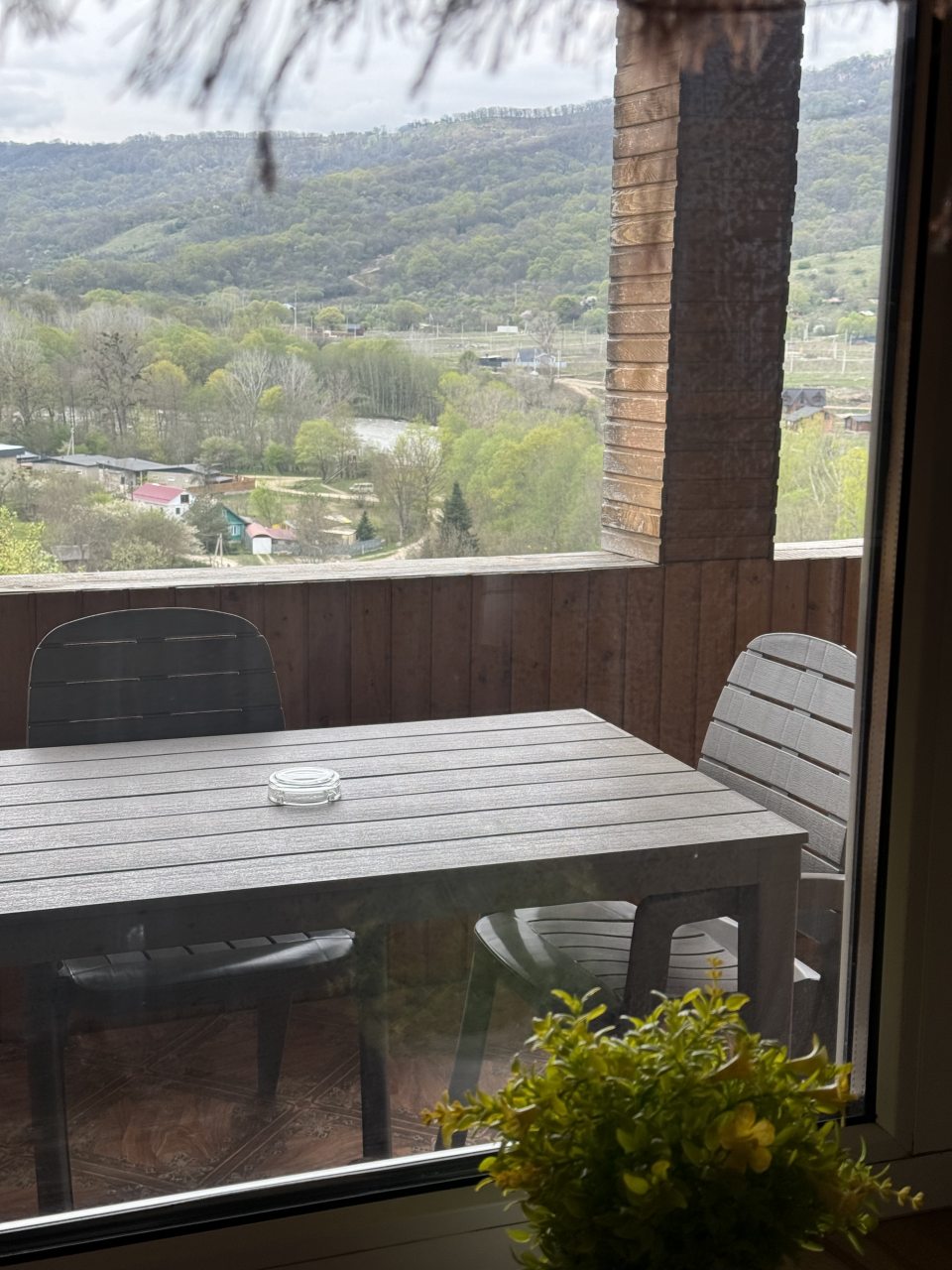 Семейный (Номер с двумя спальнями и видом на горы), Гостевой дом У реки