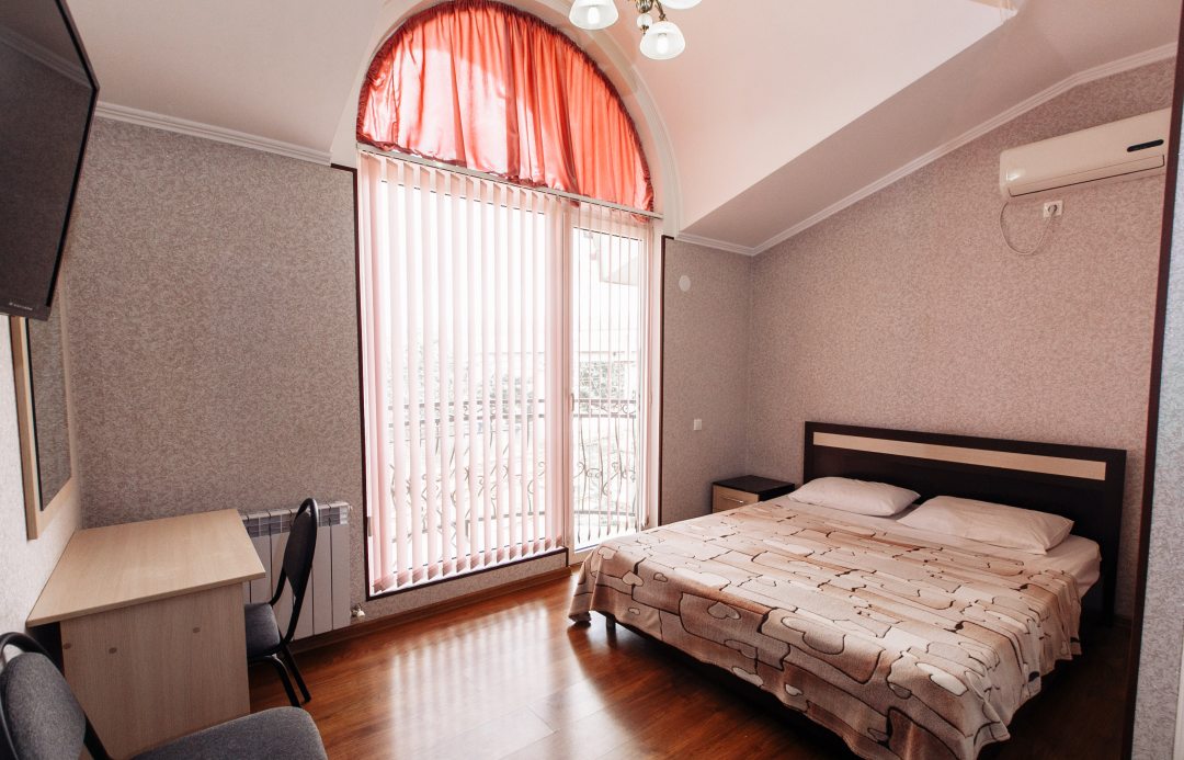 Двухместный (Стандарт с двуспальной кроватью без балкона) мини-отеля Адлер