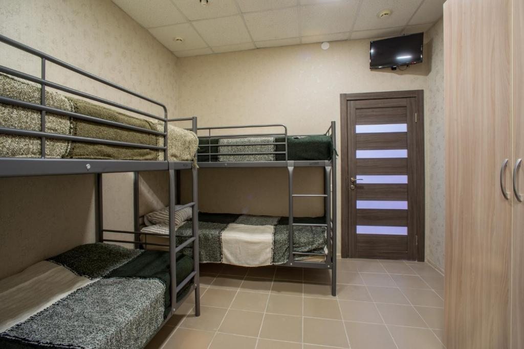 Номер (Кровать в общем четырехместном номере для мужчин и женщин) гостевого дома 7 ночей, Дзержинск