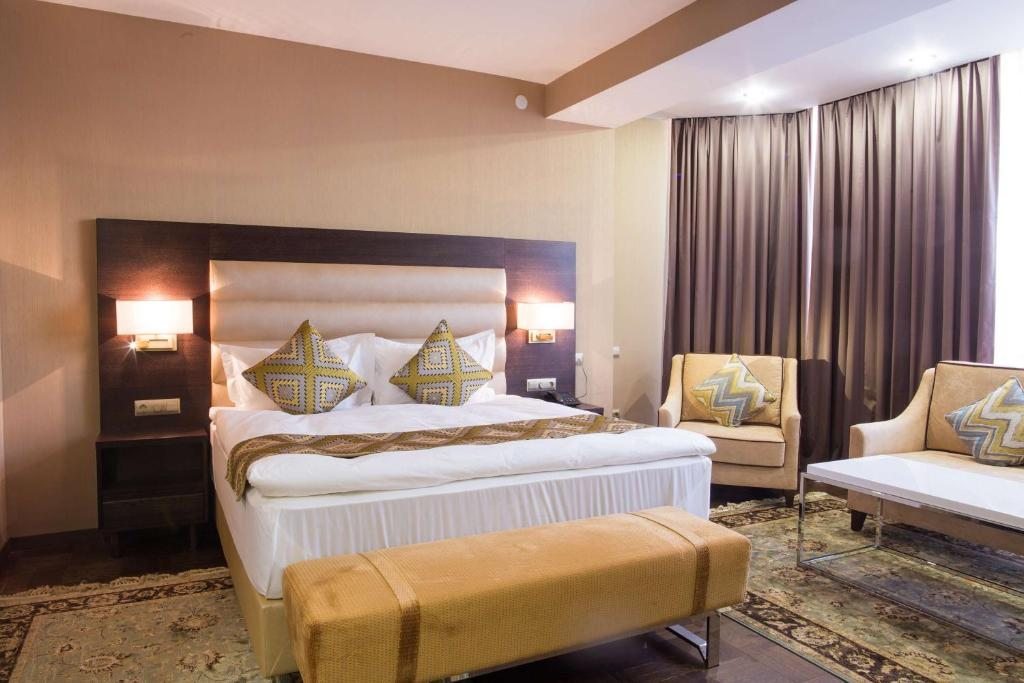 Двухместный (Номер «Премиум» с кроватью размера «king-size» — Для некурящих) отеля Best Western Plus Astana, Астана