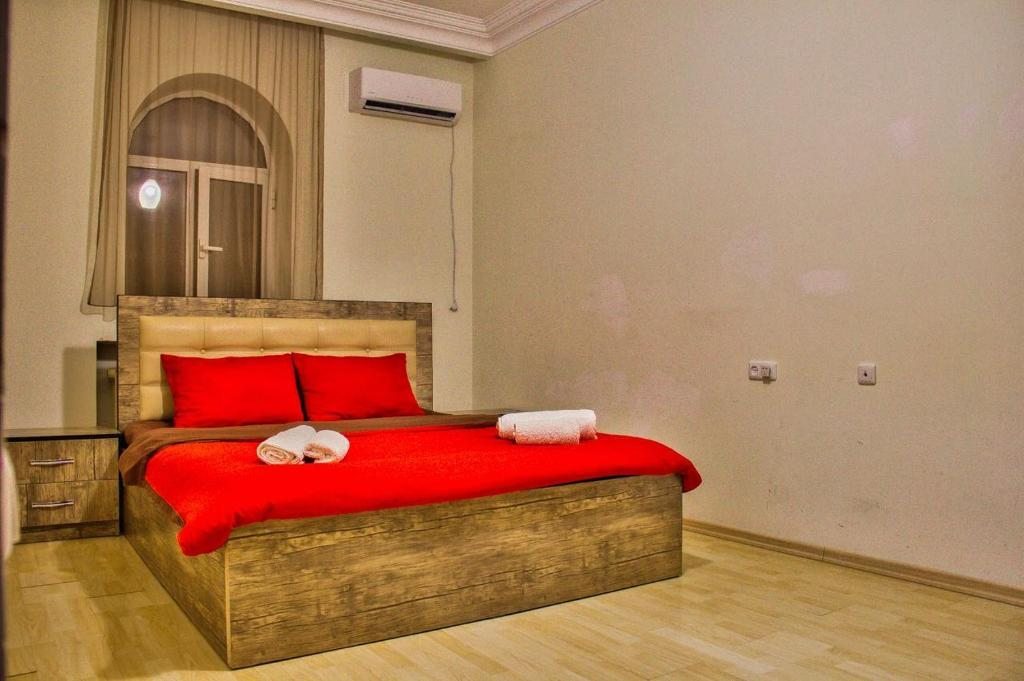 Двухместный (Двухместный номер с 1 двуспальной кроватью и дополнительной кроватью) хостела Classy&Cozy, Ереван