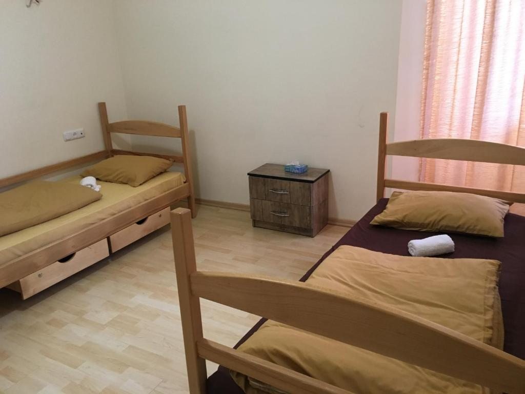 Двухместный (Бюджетный двухместный номер с 2 отдельными кроватями) хостела Classy&Cozy, Ереван